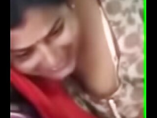 Tamil Aunty Hot Boobs Cleavage in Train2
